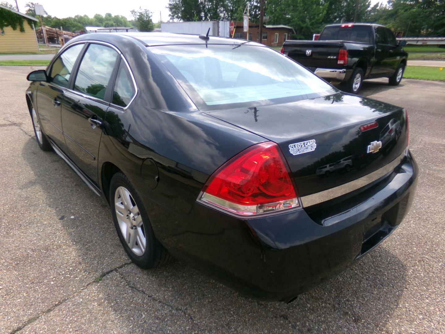 2014 Black /Gray Chevrolet Impala LT (2G1WB5E35E1) with an 3.6L V6 DOHC 16V FFV engine, 6-Speed Automatic transmission, located at 401 First NE, Bearden, AR, 71720, (870) 687-3414, 33.726528, -92.611519 - Photo#2